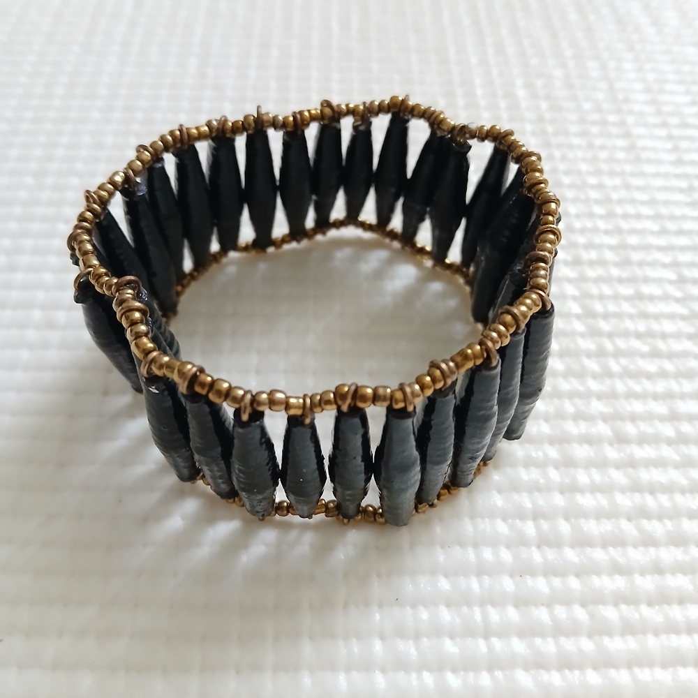 Vintage Beaded black/ gold stretched bracelet, mint